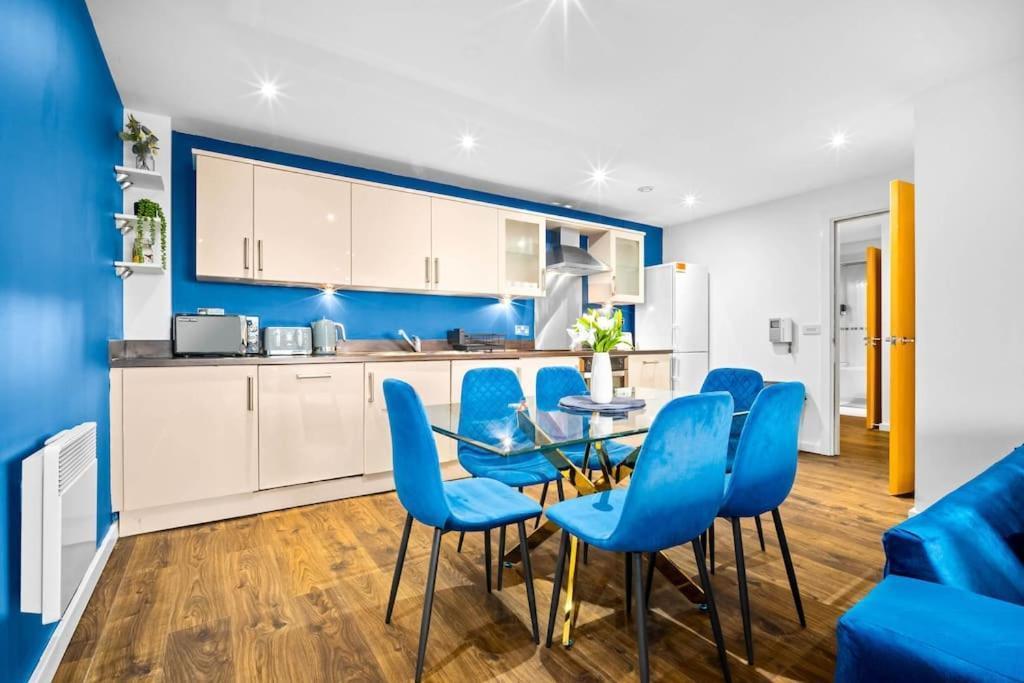 Top Floor City Centre Apartment - Sleeps 7 - 4 Beds - With Balcony And Parking - Smart Tv'S On Each Bedroom Wall - 5 Mins From Bullring, Selfridges, Moor Street Station - By Zena Stays Μπέρμιγχαμ Εξωτερικό φωτογραφία
