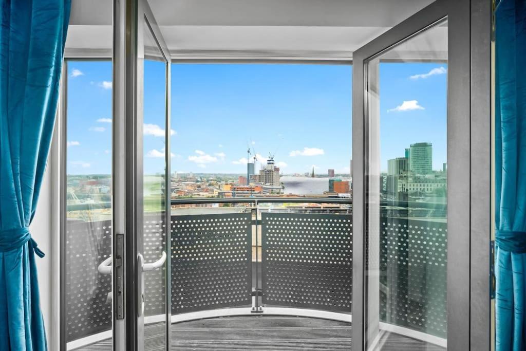 Top Floor City Centre Apartment - Sleeps 7 - 4 Beds - With Balcony And Parking - Smart Tv'S On Each Bedroom Wall - 5 Mins From Bullring, Selfridges, Moor Street Station - By Zena Stays Μπέρμιγχαμ Εξωτερικό φωτογραφία